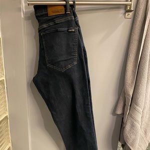 Volcom solver modern straight 34x32 jeans. Great condition!